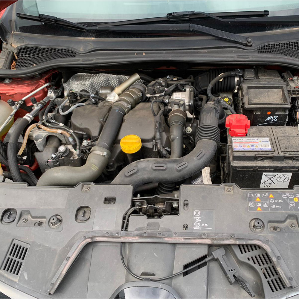 Nettoyage moteur voiture la roche-sur-yon avant