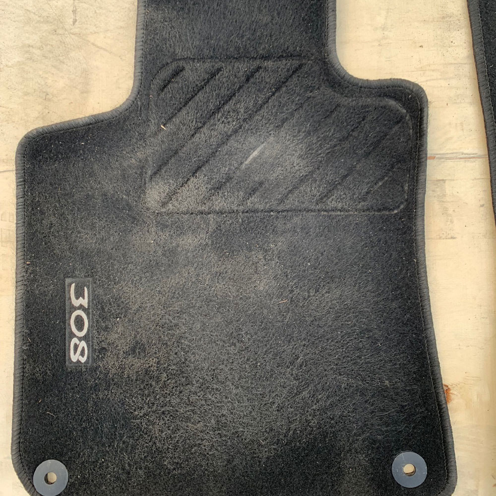 nettoyage tapis voiture la-roche avant